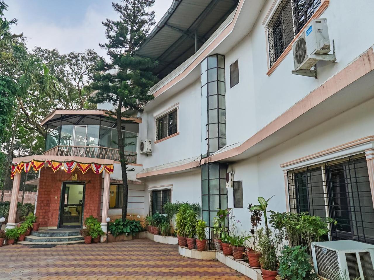 Oyo Flagship 23096 Laxmi Residency Hotel Lonavala