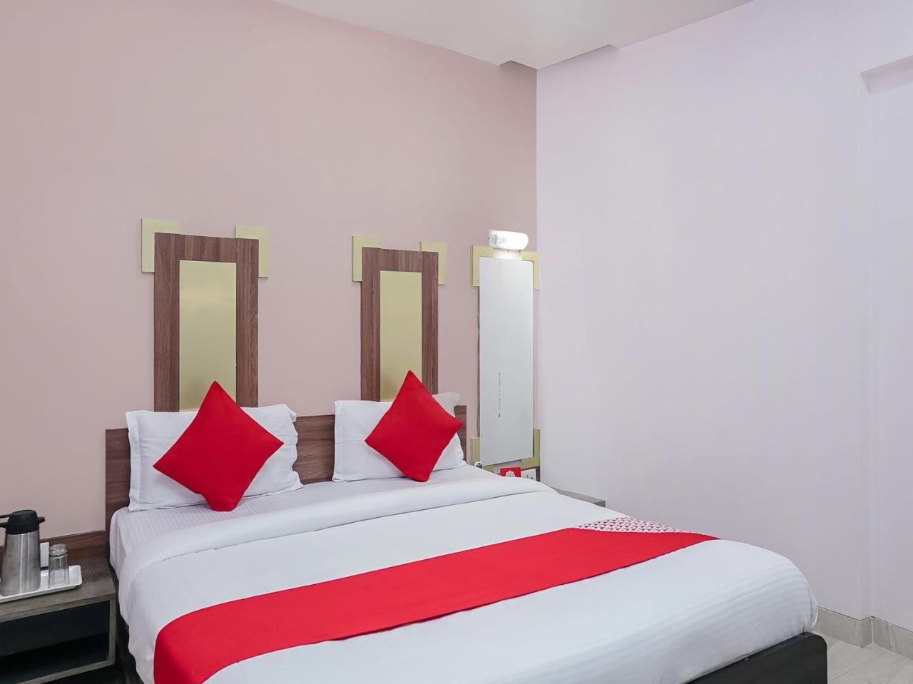 Oyo Flagship 23096 Laxmi Residency 3*