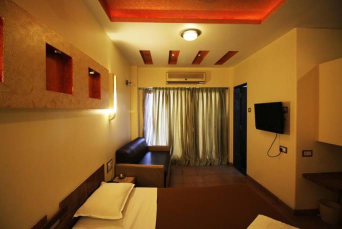 Oyo 13931 Neeta's Hotel