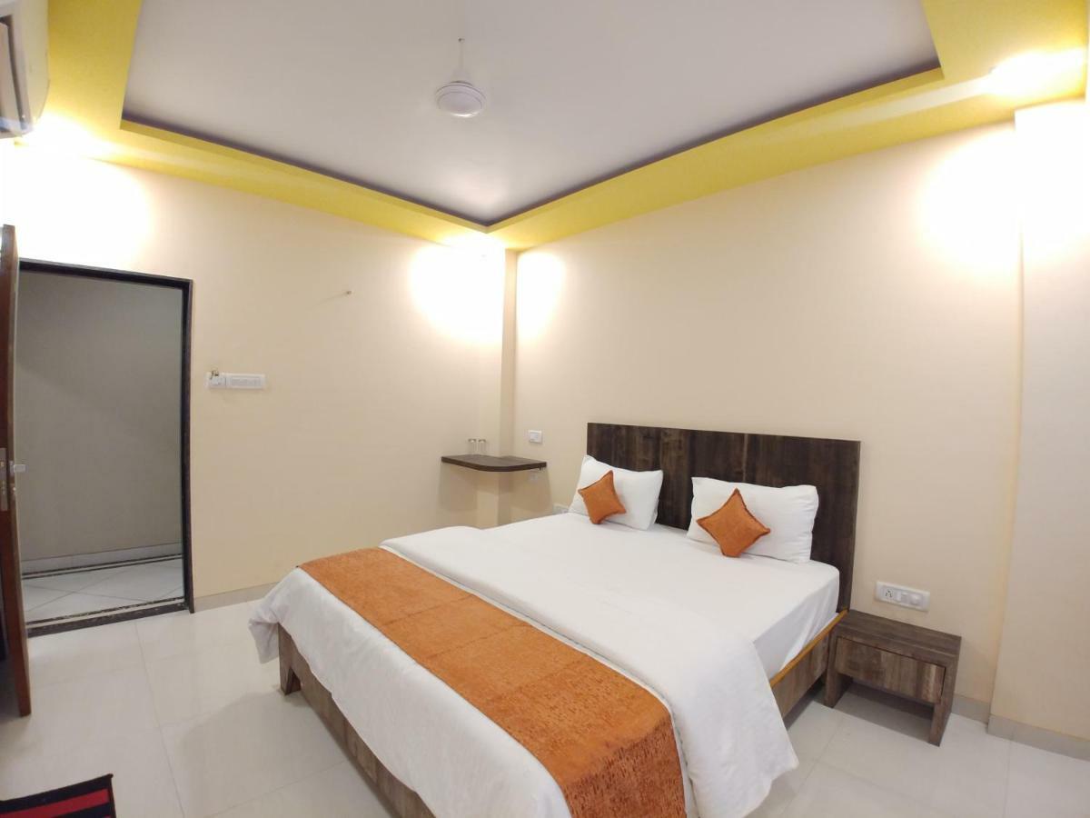 Mangal Residency !! 600 Mts From Railway Station !! Couple Friendly !! Hotel Lonavala