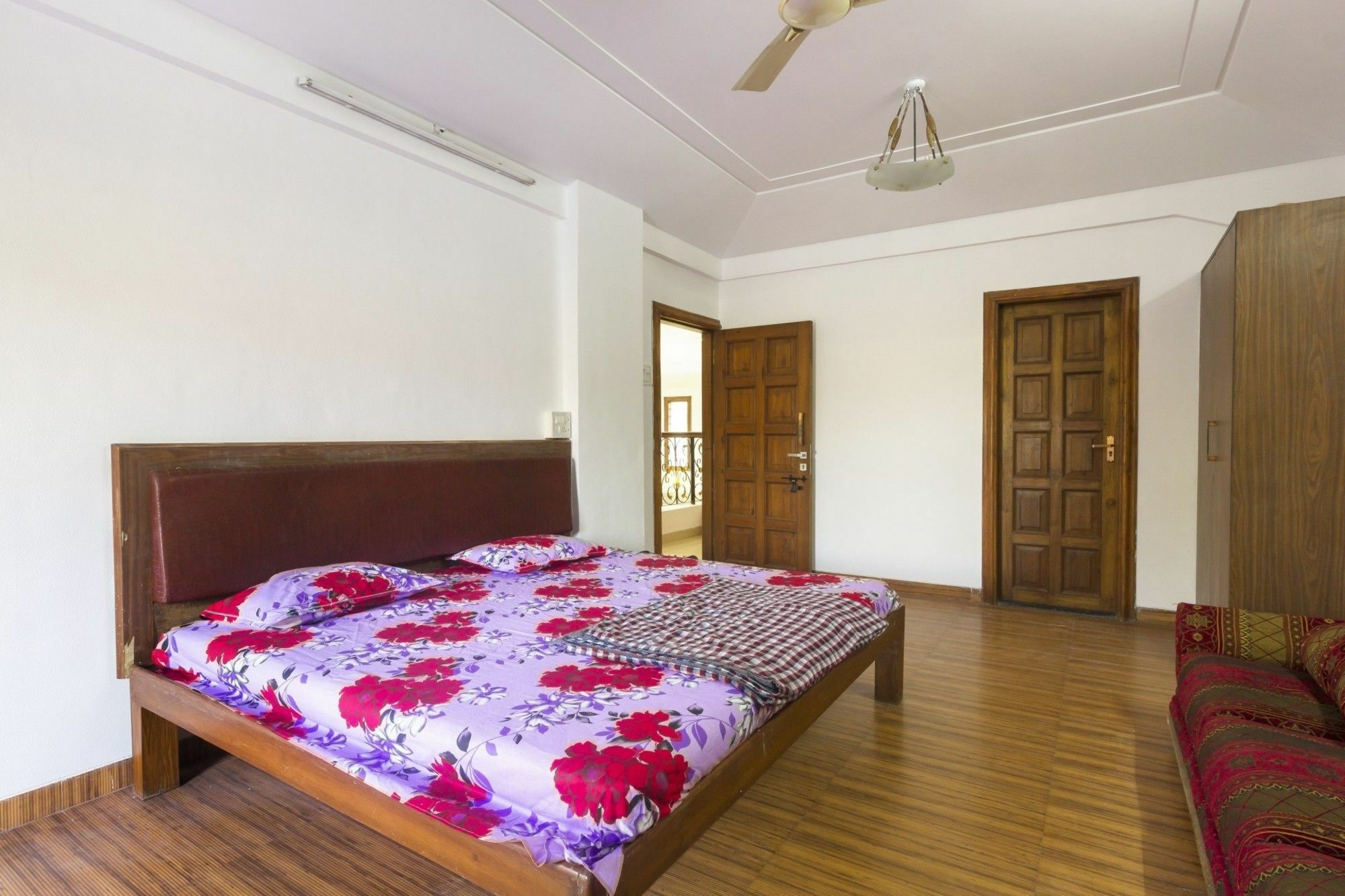 Guesthouser 4 Bhk 7283 *