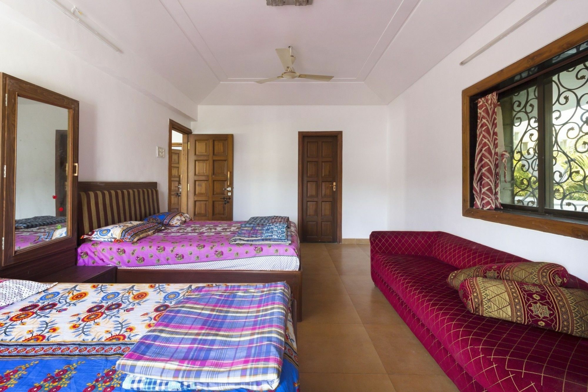 Villa Guesthouser 4 Bhk 7283 *