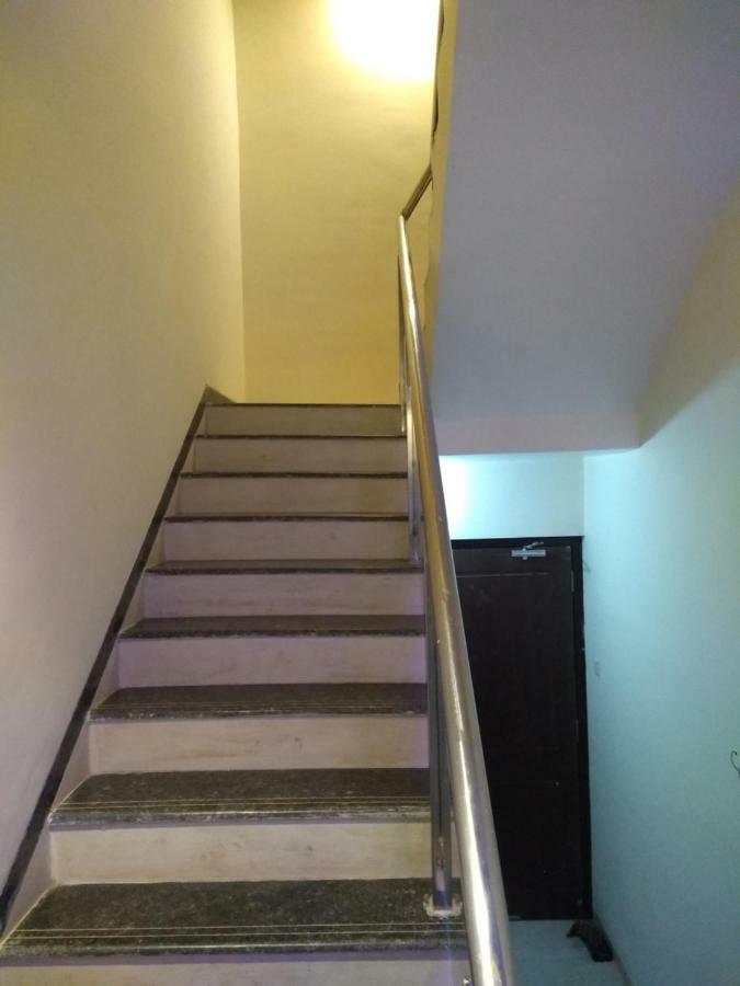 Hill View Hotel *