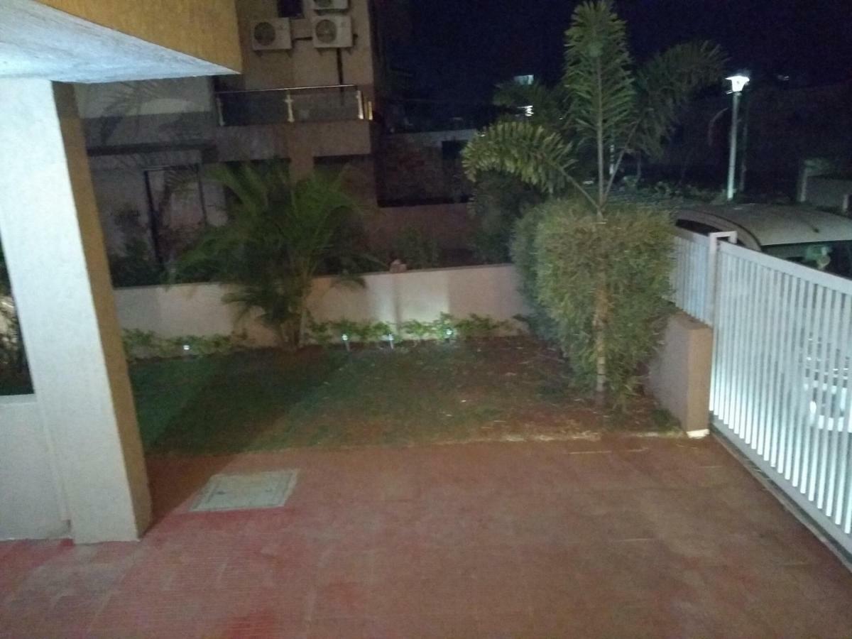 Hill View Hotel *