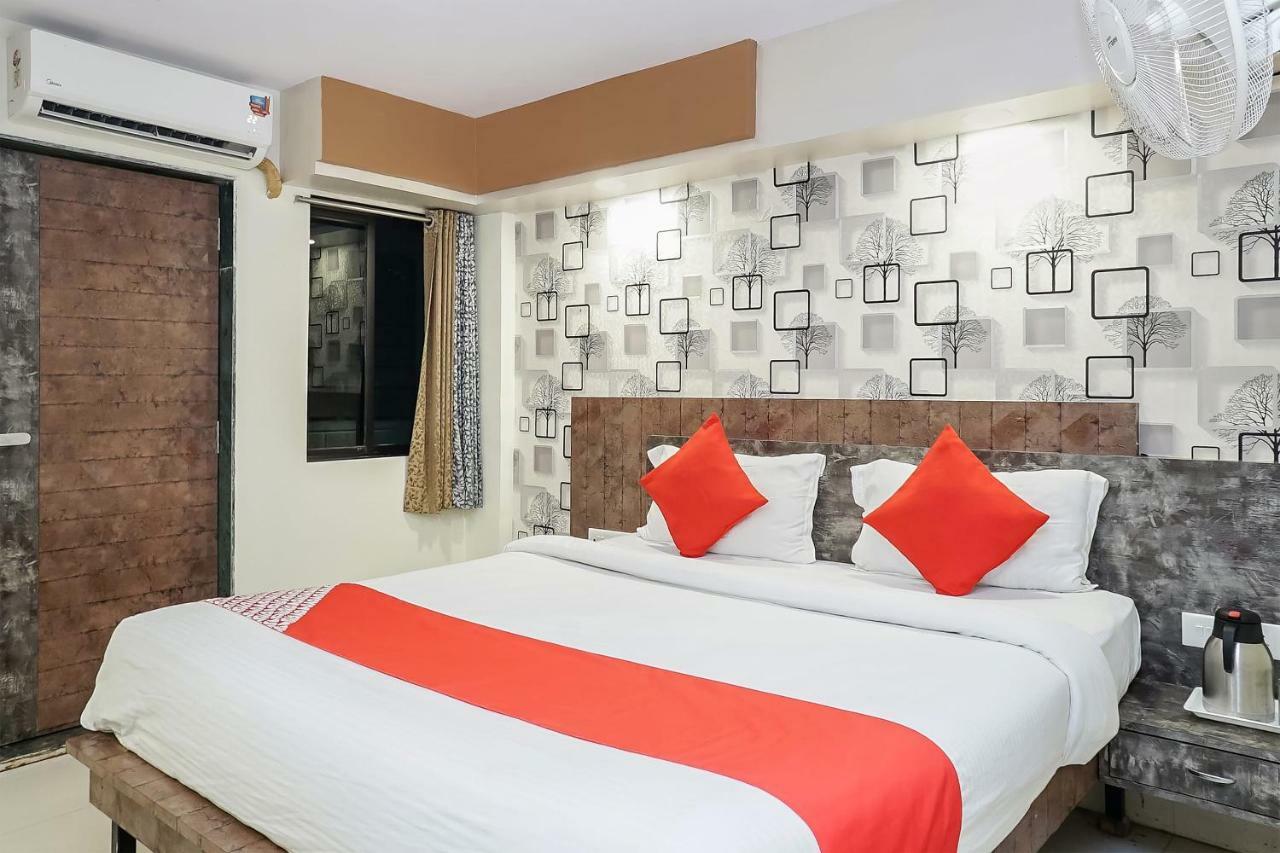 Oyo Flagship 23096 Laxmi Residency