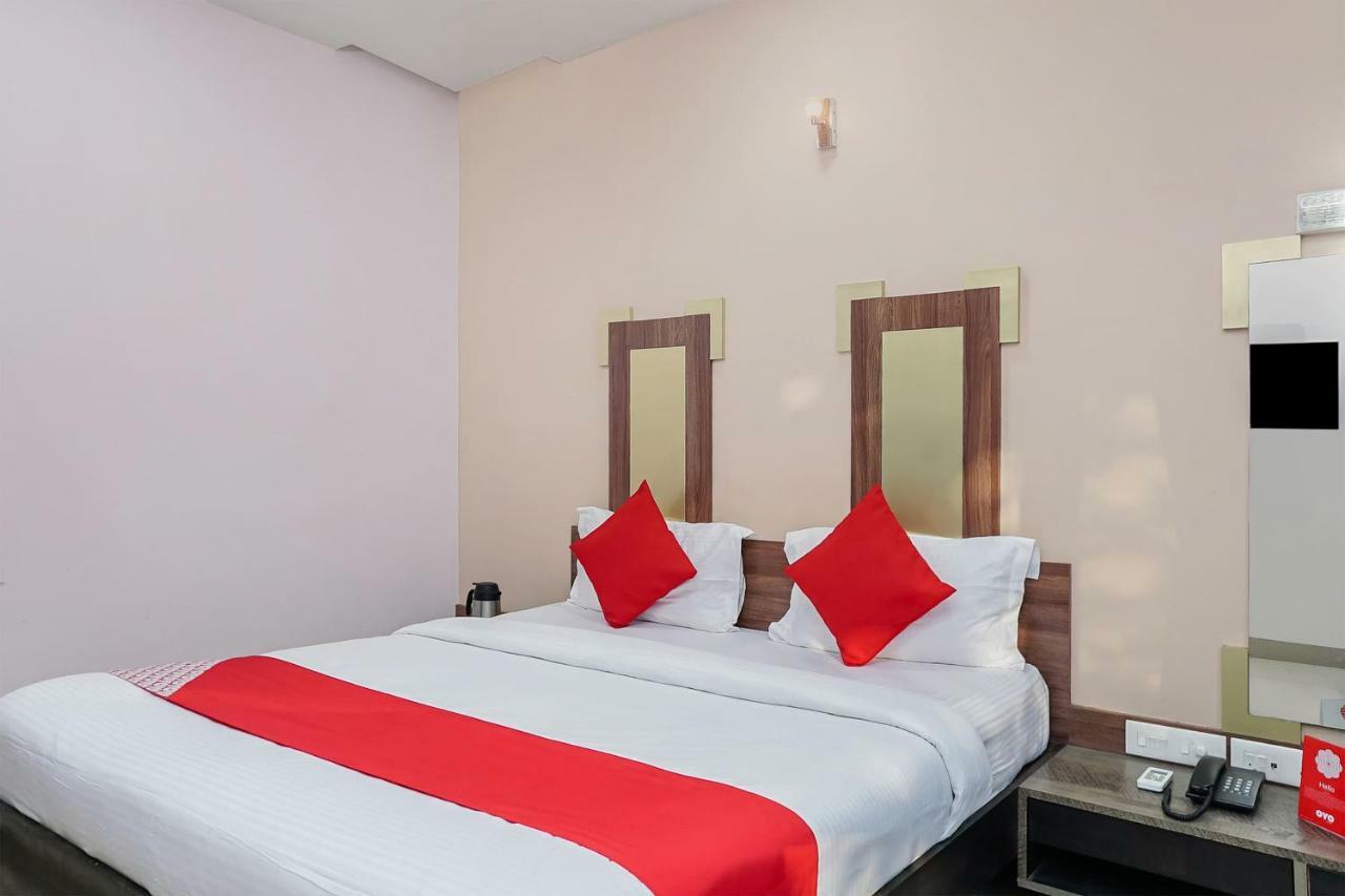 Oyo Flagship 23096 Laxmi Residency Hotel 3*