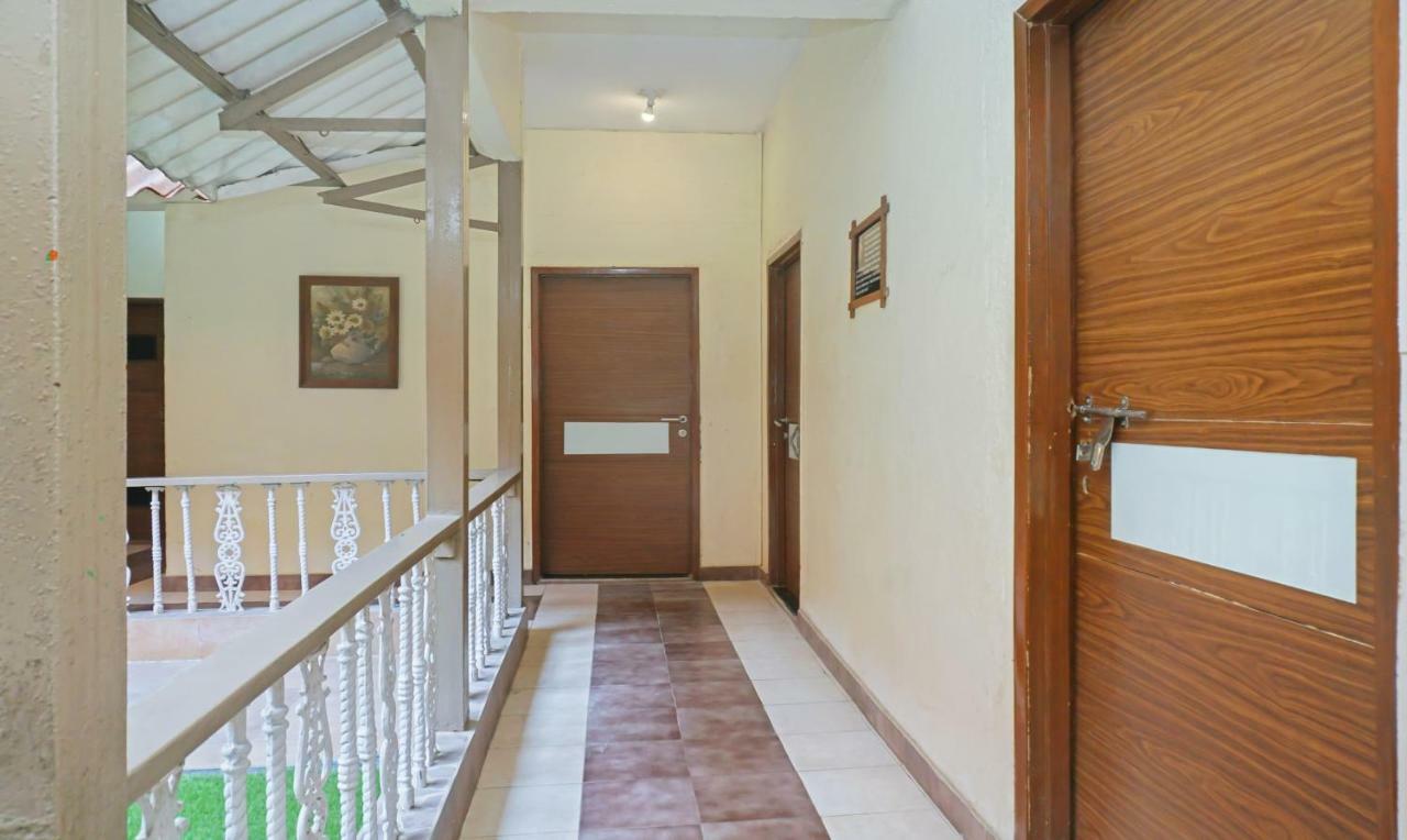 Lions Den Hotel