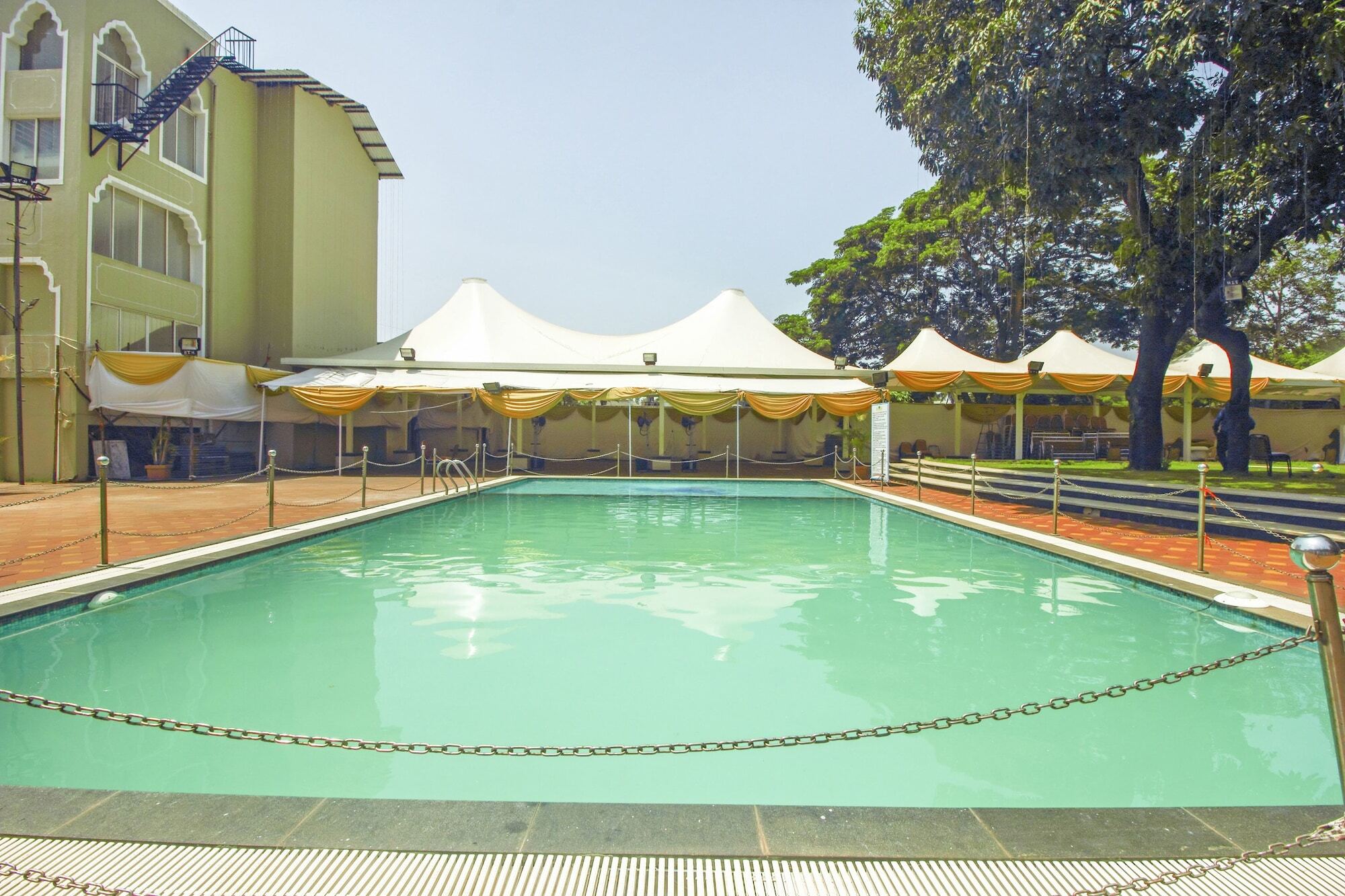 Oyo 6800 Purohit Hotel