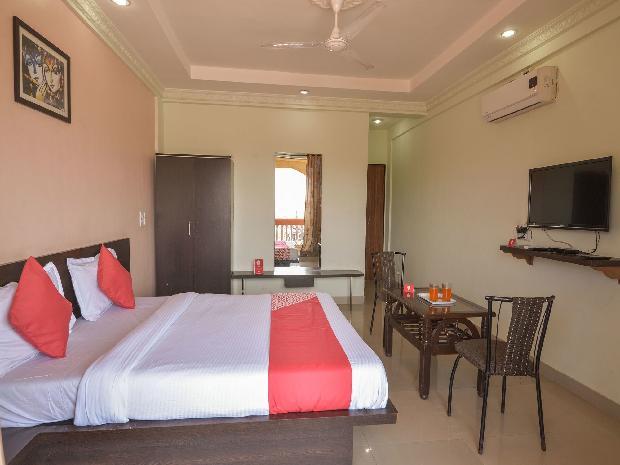 Oyo 13151 Om Palace 3*