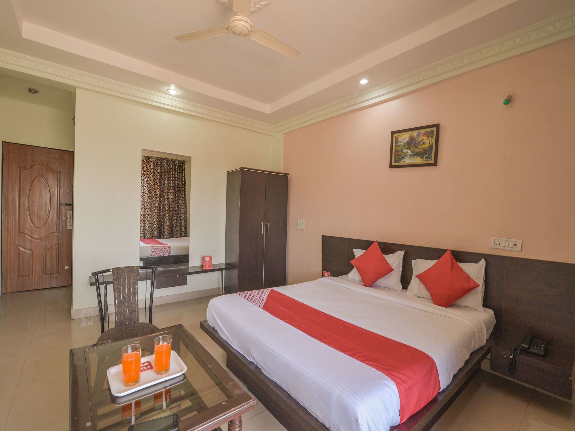 Oyo 13151 Om Palace Lonavala