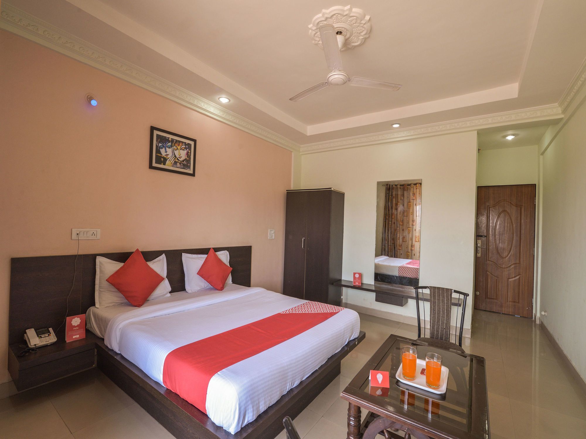 Oyo 13151 Om Palace Hotel