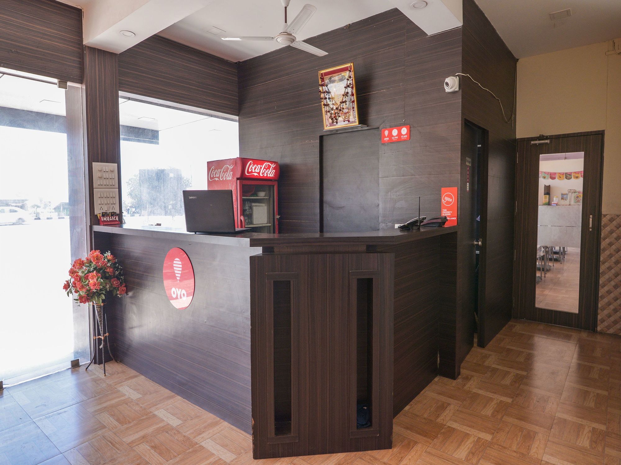 Oyo 13151 Om Palace Hotel 3*