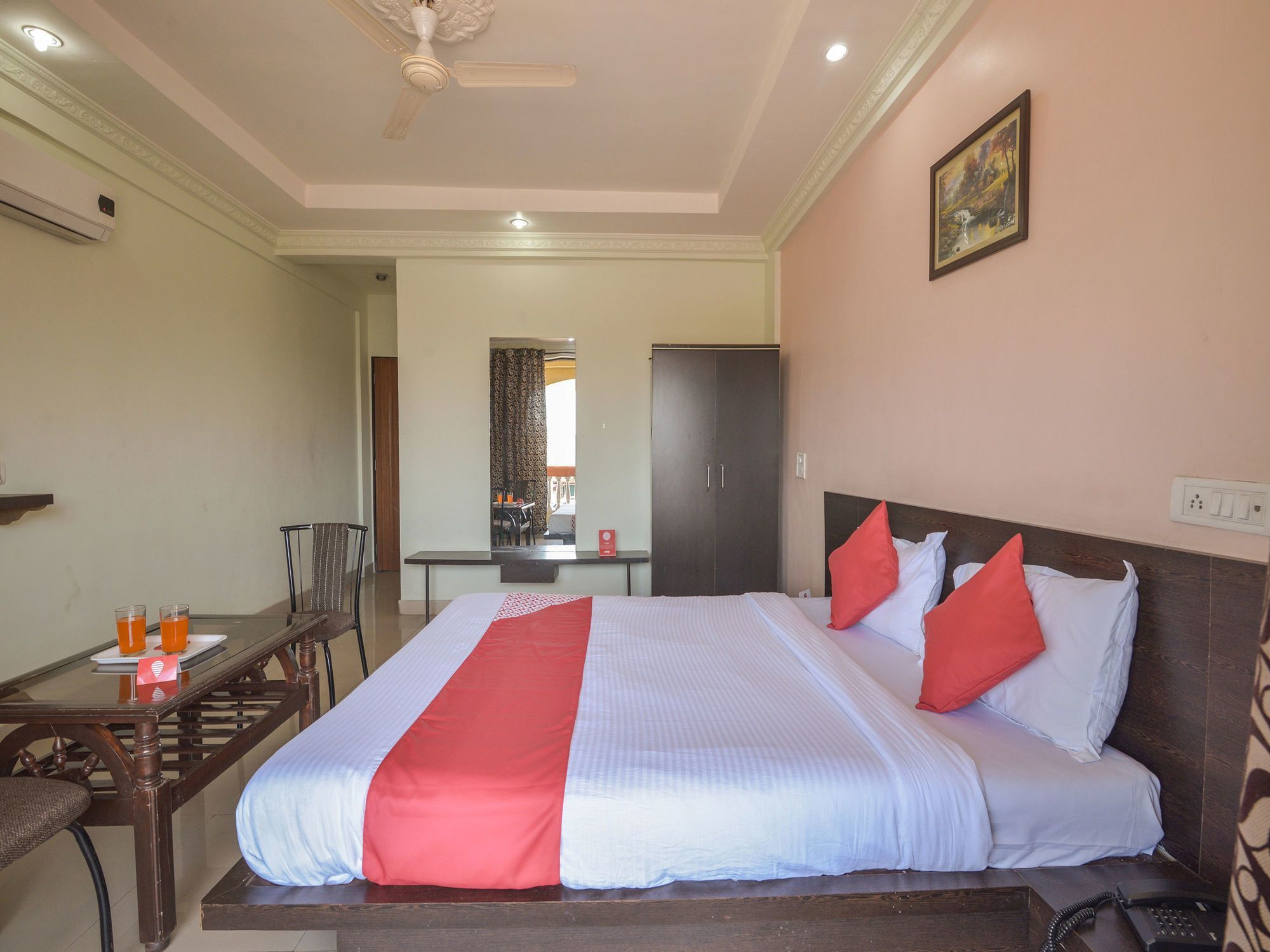 Hotel Oyo 13151 Om Palace