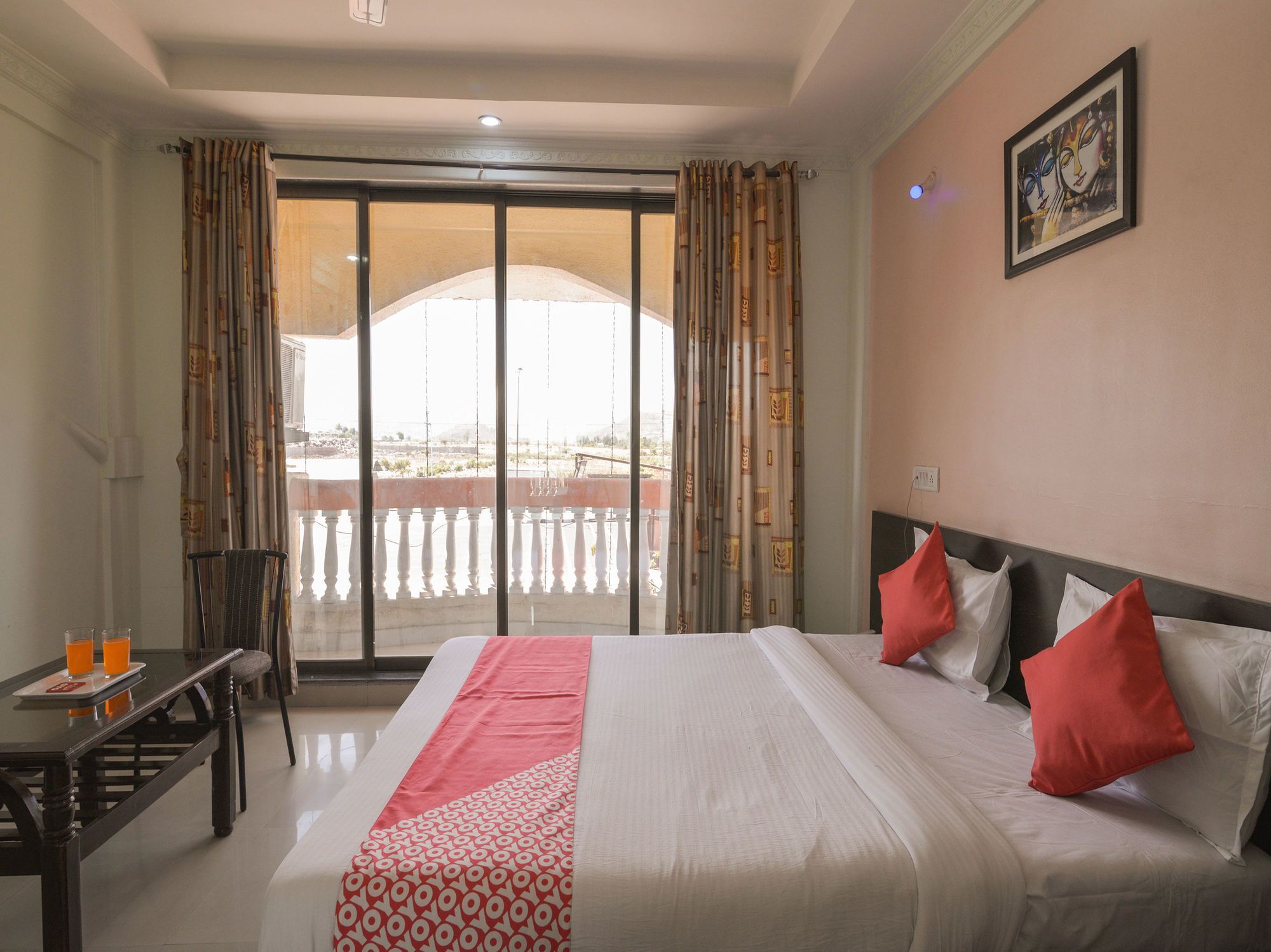 Oyo 13151 Om Palace Hotel 3*