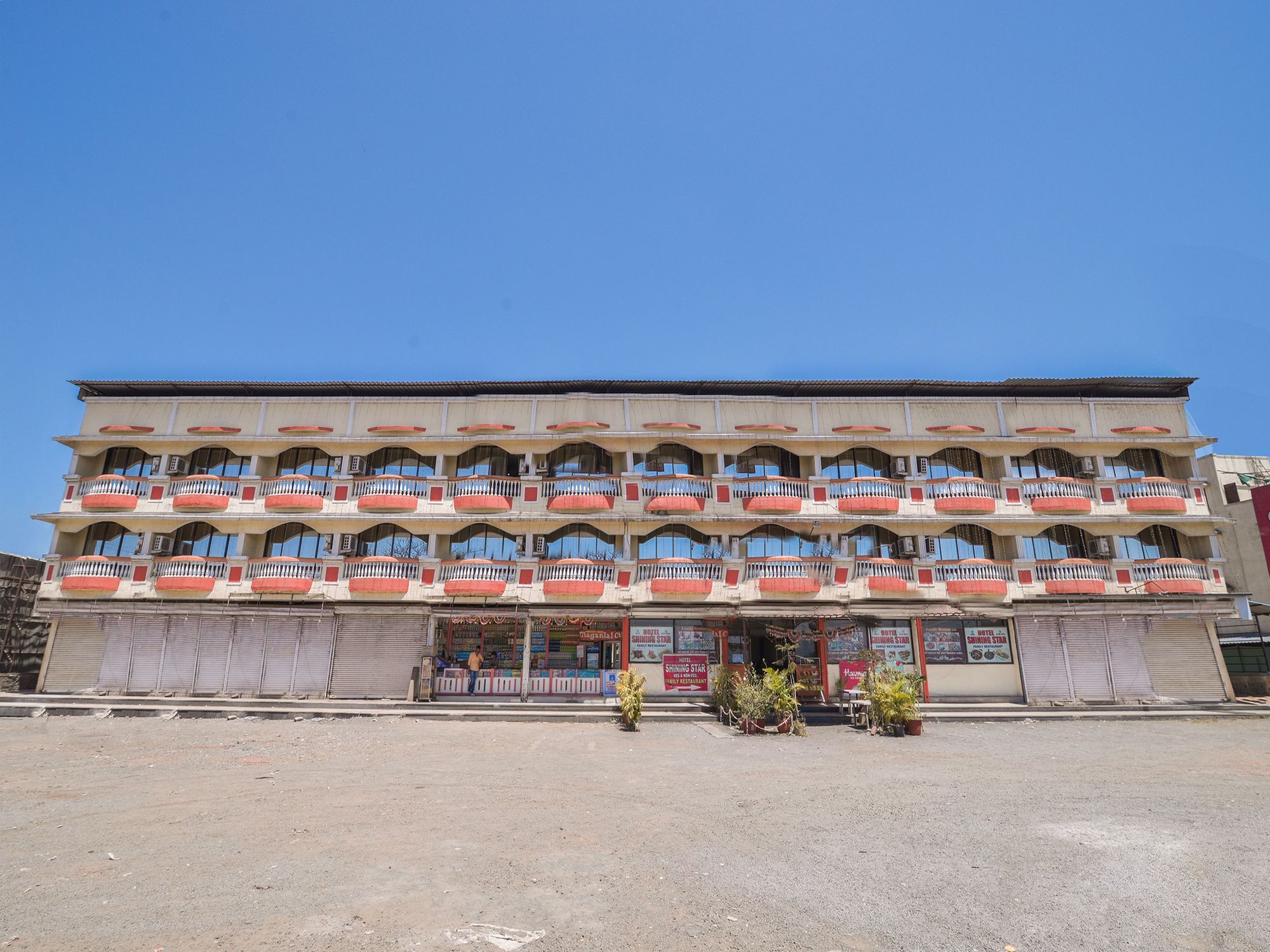 Oyo 13151 Om Palace 3*