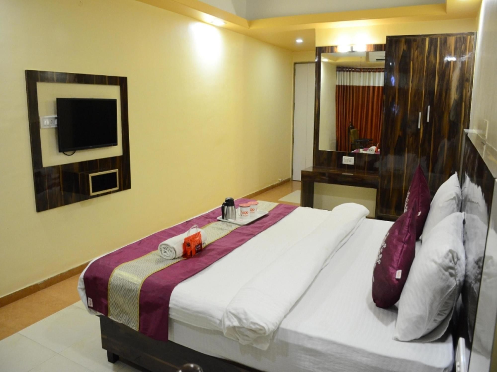 Oyo Gold Valley Road Hotel