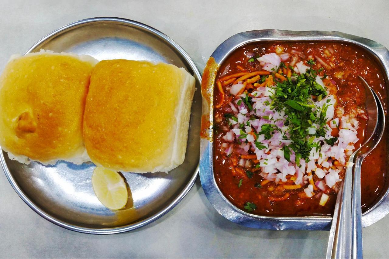 Oyo Flagship 23096 Laxmi Residency 3*