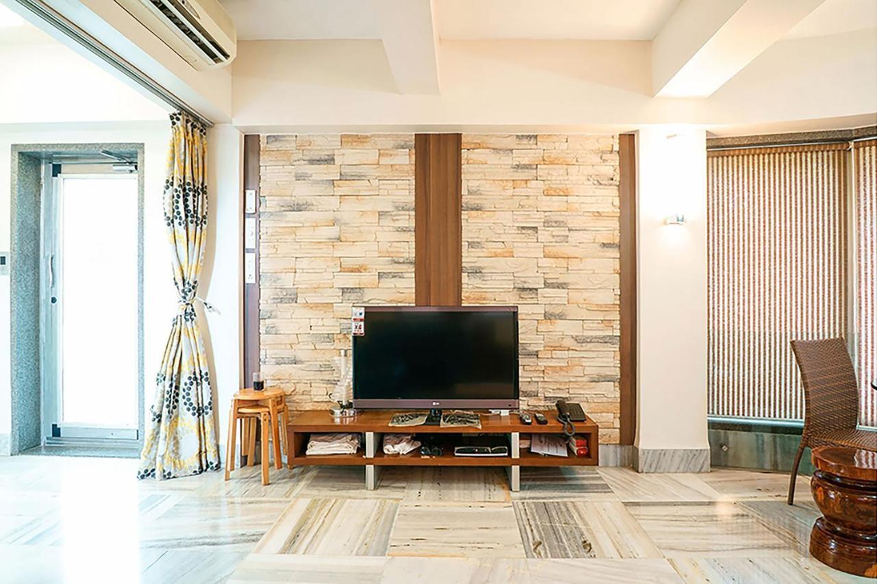 The Boulevard By Stayvista: City-center With Pool And * Lonavala