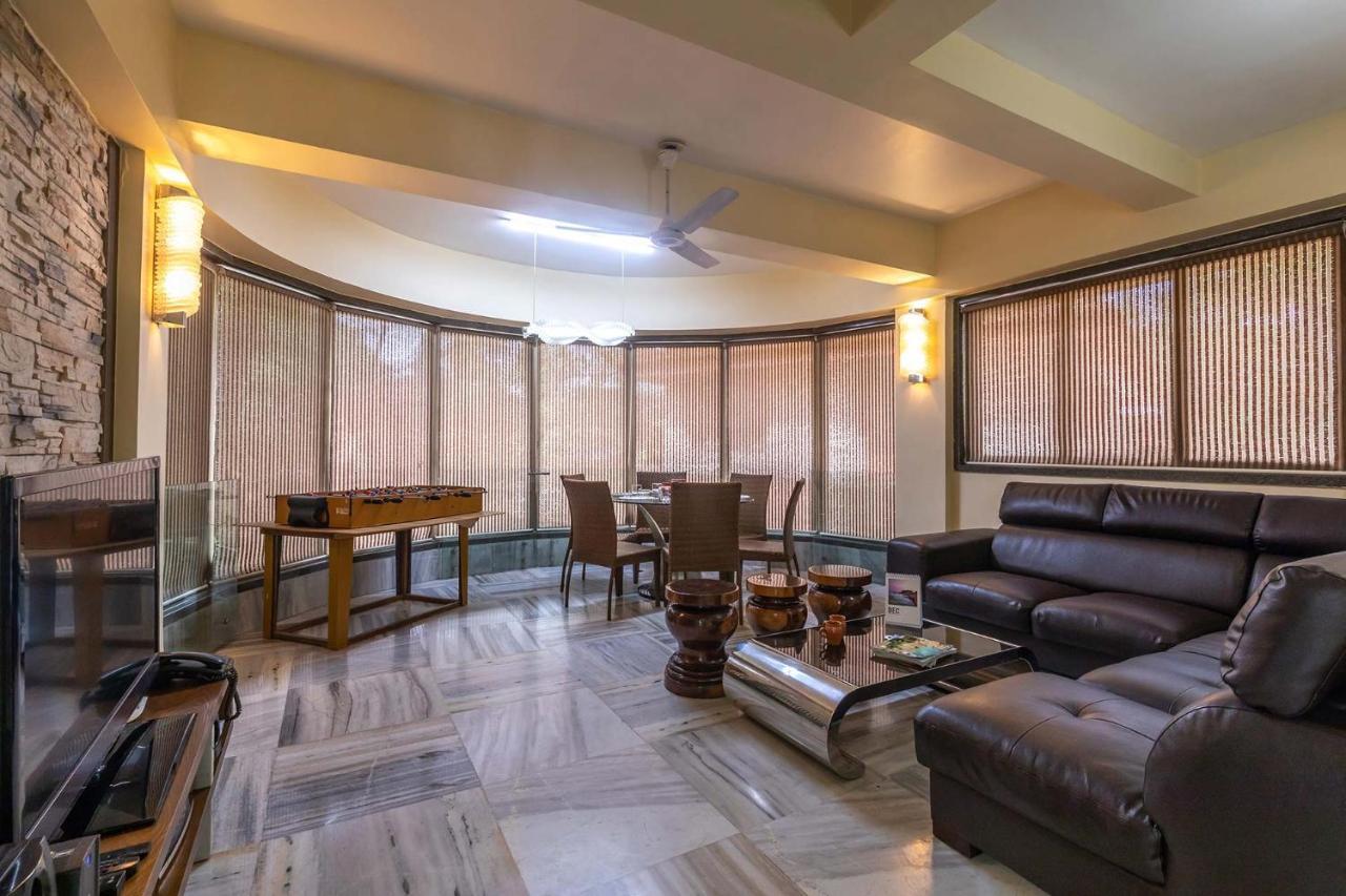 The Boulevard By Stayvista: City-center With Pool And Villa