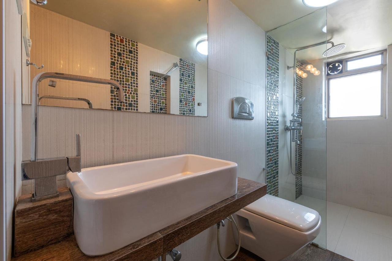 The Boulevard By Stayvista: City-center With Pool And
