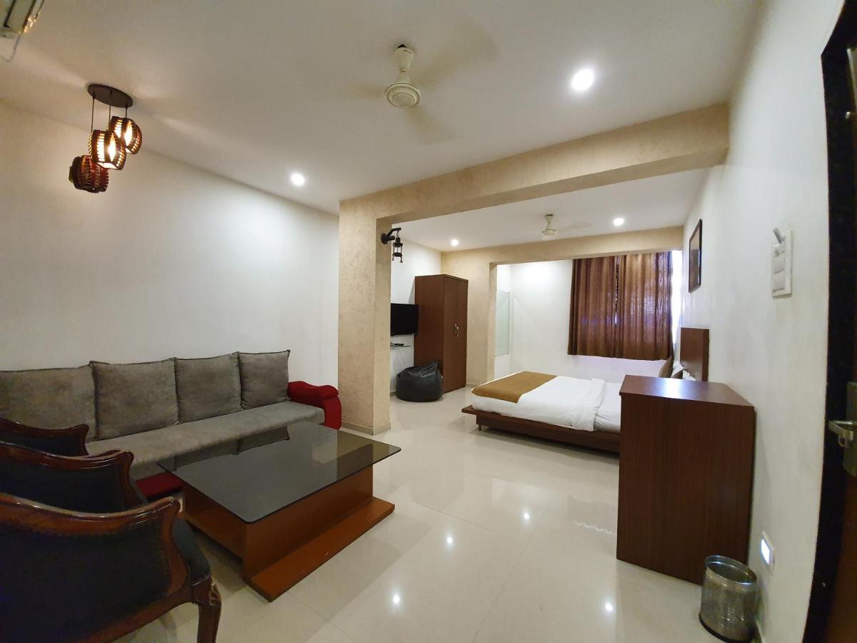 Montana Hotel *