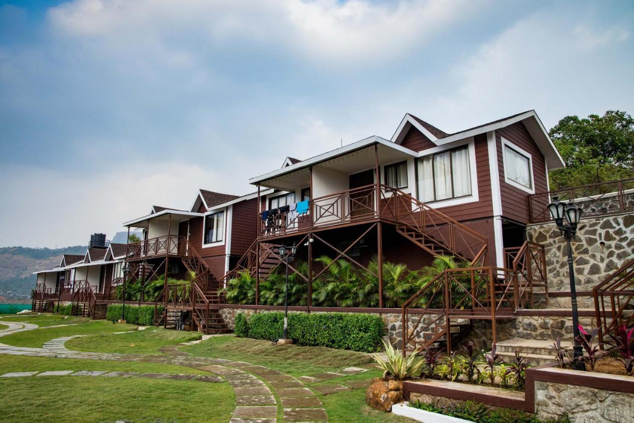 Resort Velvet Resort-near Pawna