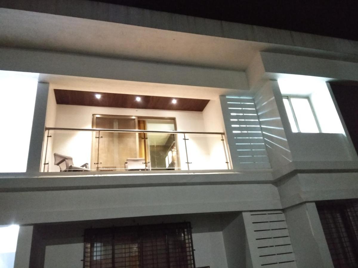 Apartment Parishreya *